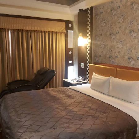 Chateau Motel Kaohsiung Buitenkant foto