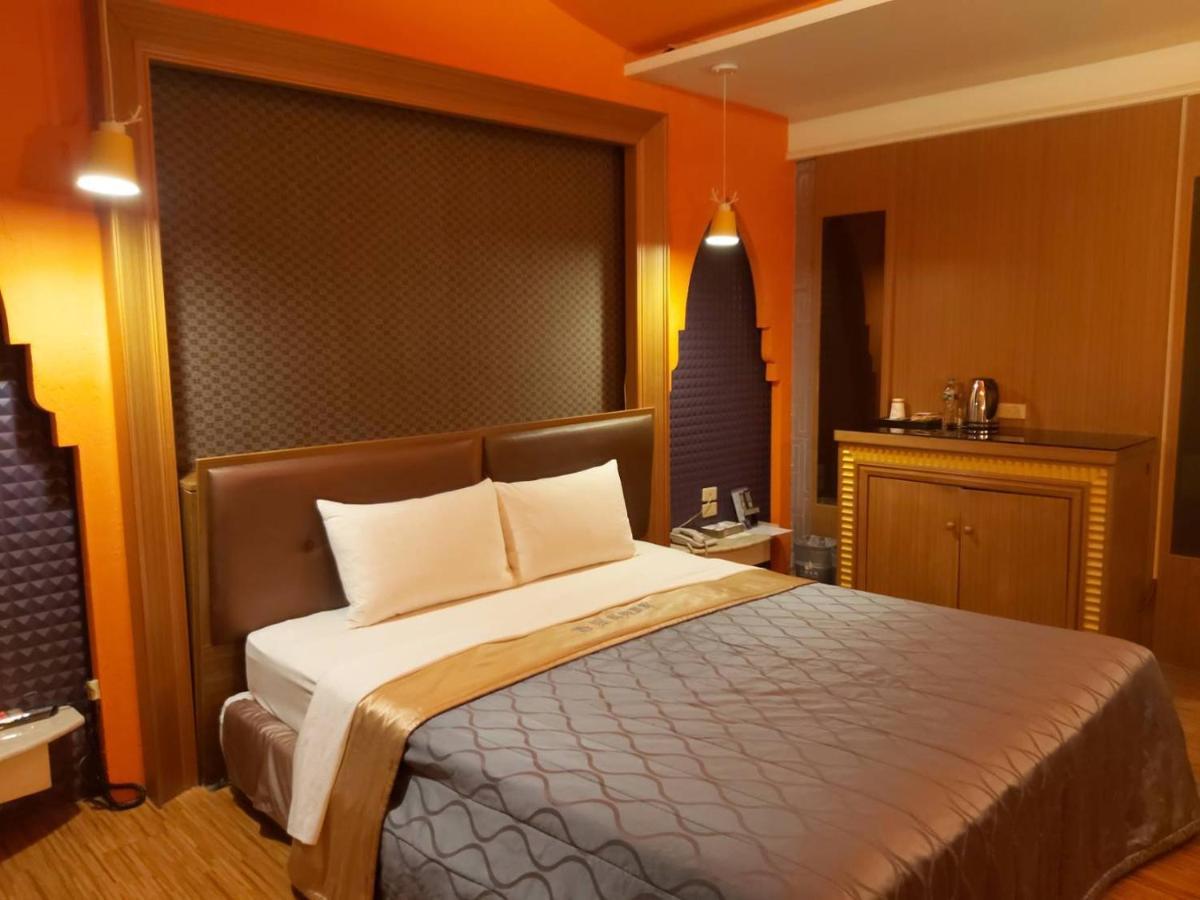 Chateau Motel Kaohsiung Buitenkant foto