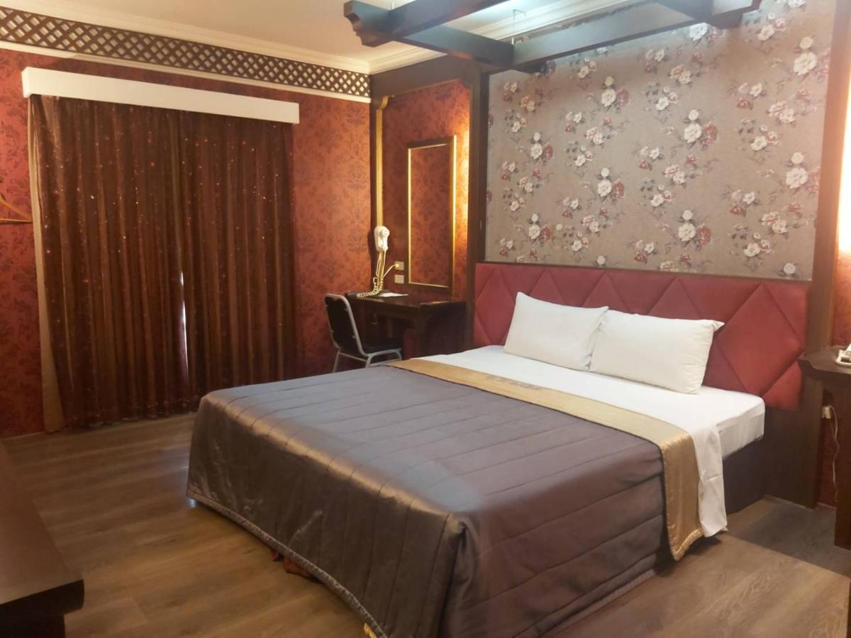 Chateau Motel Kaohsiung Buitenkant foto
