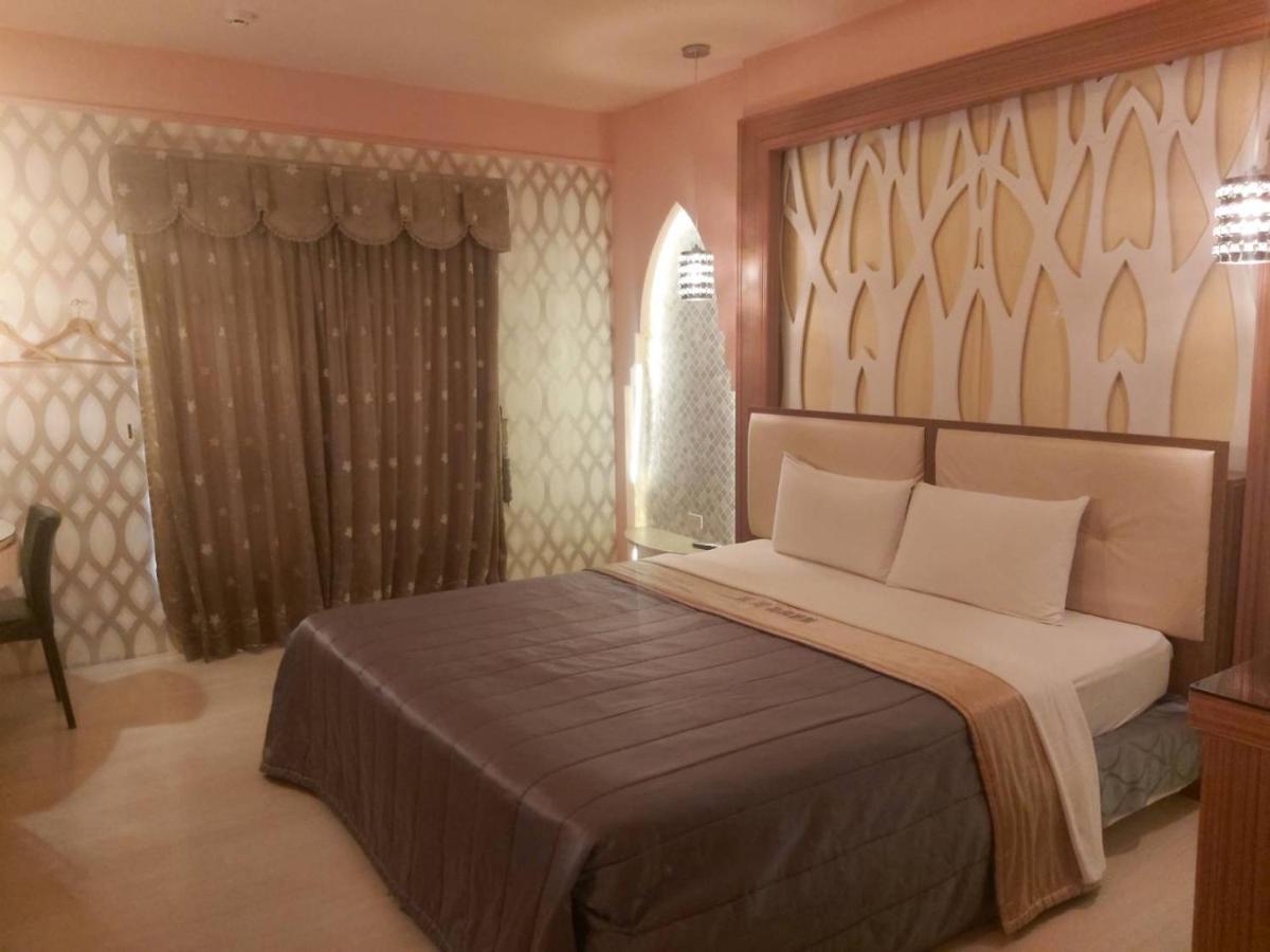 Chateau Motel Kaohsiung Buitenkant foto