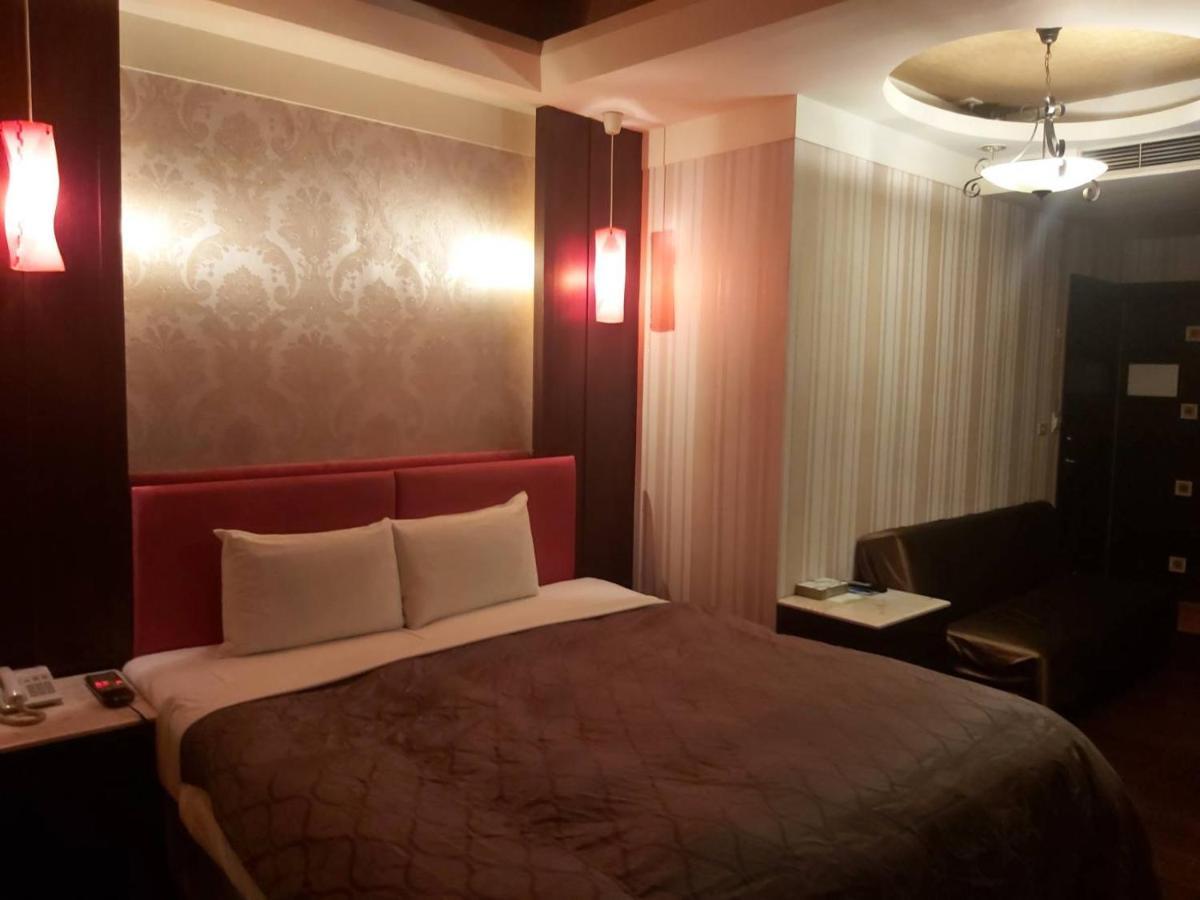 Chateau Motel Kaohsiung Buitenkant foto