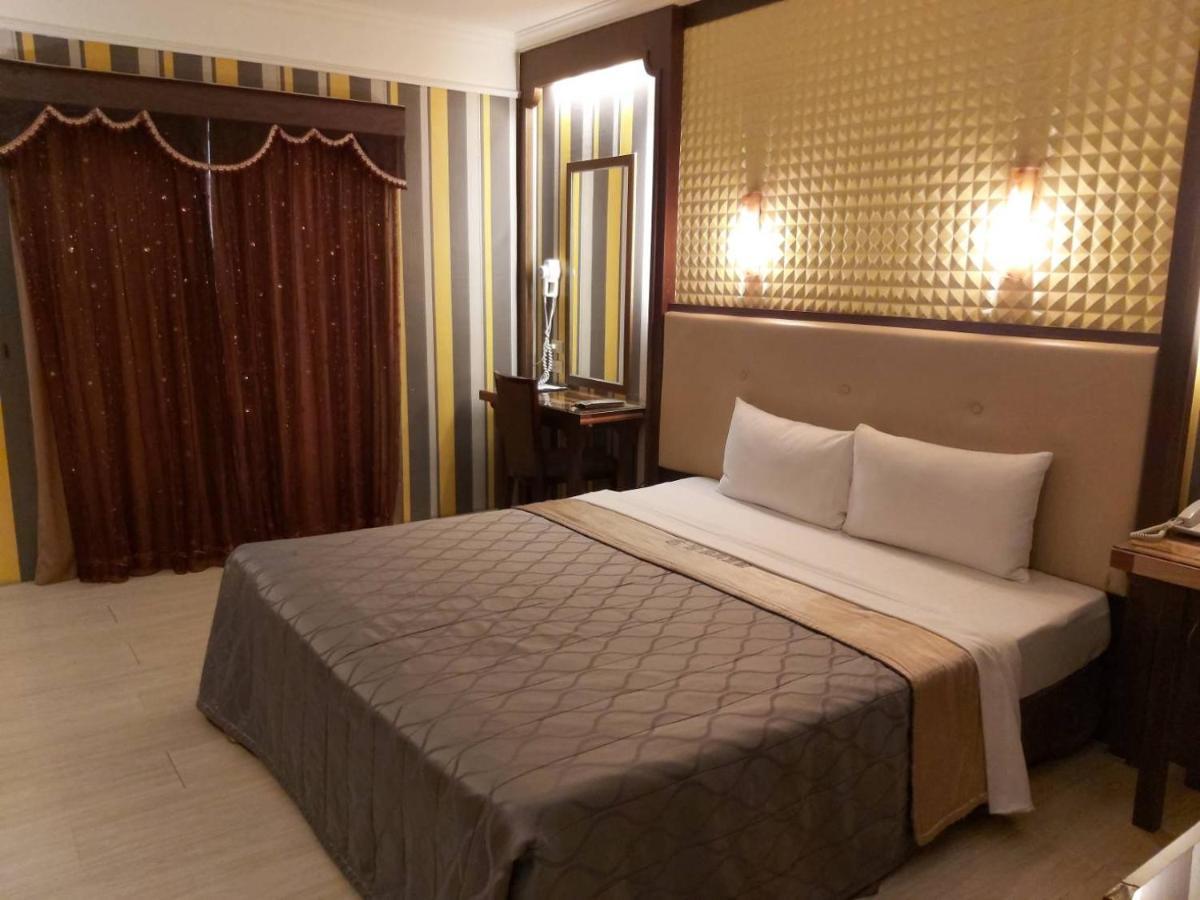 Chateau Motel Kaohsiung Buitenkant foto